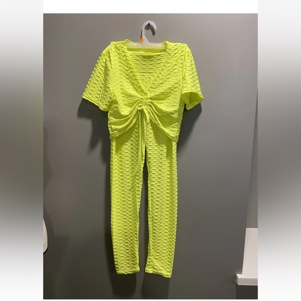 NEW W/TAGS Super Trendy Two Piece Pants &
Short Top Outfit